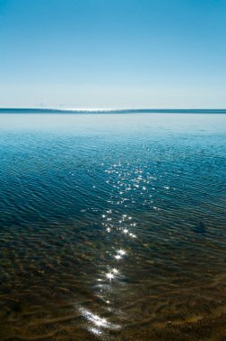 Mavi Baltık Denizi manzarası.