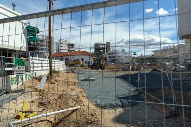 Paphos, Kıbrıs 'ın güneybatısında, Akdeniz kıyısında yer alan bir kıyı kentidir. 20 Mart 2023 