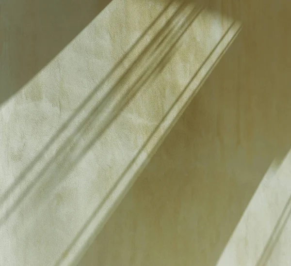 Natürliche Diagonale Linien Von Licht Und Schatten Der Wand — Stockfoto
