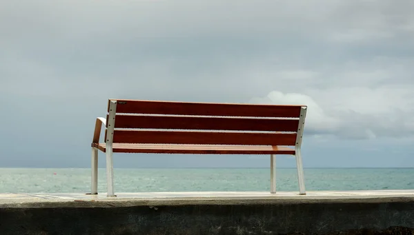 One Bench Waterfront — Stock Photo, Image