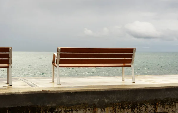 Two Benches Waterfront — Stock Photo, Image
