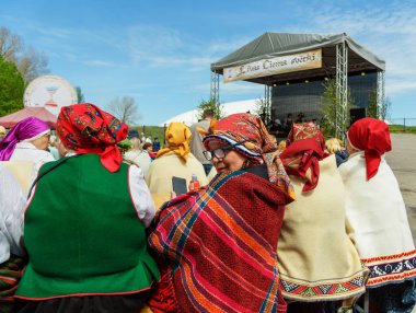 LATVIA, LIEPAJA - 20 Mayıs: Liepaja kültür merkezlerinin şehirlerinden biridir. 20 Mayıs 2023, Liepaja, Letonya 'daki geleneksel bahar pazarı manzarası.