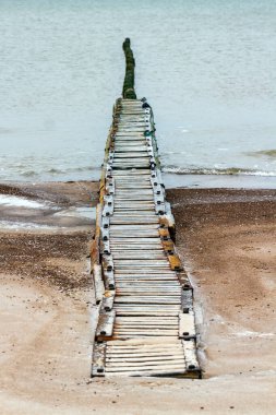 Baltık Denizi 'nde eski bir rıhtım..