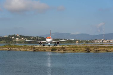 GREECE, CORFU - 21 Eylül: Corfu (veya Kerkyra) bir Yunan adasıdır. İyon Denizi 'nde yer alır. 21 Eylül 2021 'de Yunanistan' ın Korfu kentinde gerçekleştirilen uçak görüntüsü.