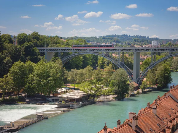 Utazás Bernbe Svájcba Nyáron Aare Folyó Kirchenfeld Híd Látképe — Stock Fotó