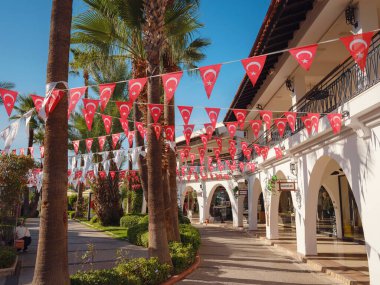 Marmaris, Turkey - 23 Ekim 2022 Marmaris caddeleri manzaralı. Marmaris Türkiye 'de daha popüler bir turizm beldesi.