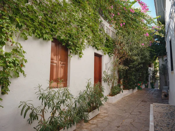 stock image Marmaris is resort town on Turkish Riviera, also known as Turquoise Coast. Beautiful streets of old Marmaris. Narrow streets with stairs among houses with white bricks, green plants and flowers