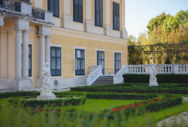 Schoenbrunn is main summer residence of Austrian emperors of Habsburg dynasty, one of largest buildings of Austrian Baroque.