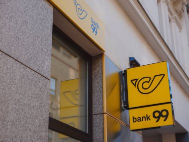 Viyana, Avusturya - 10 Ağustos 2022: Sokaktaki Postanenin dış görünümü