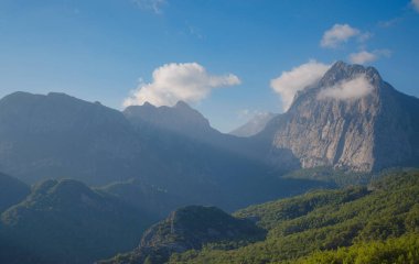 Türkiye 'de aktif tatil yaşam tarzı dağlarda açık hava seyahati.