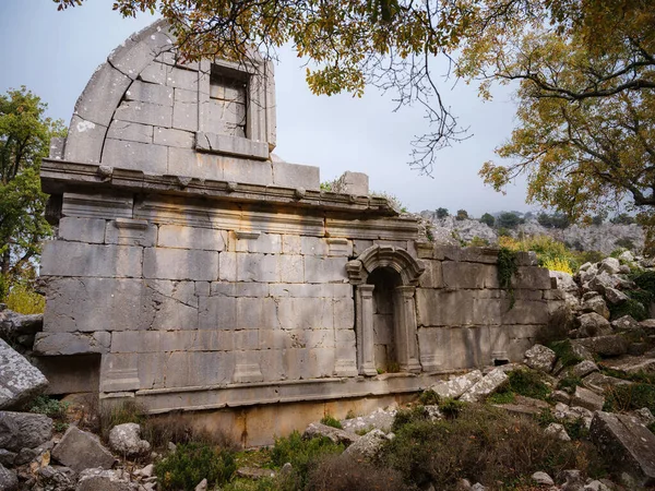 秋天漫步在土耳其的Termessos古城 火鸡最著名的考古遗址和主要的旅游中心之一 — 图库照片