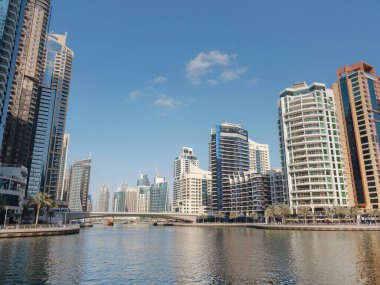 Dubai, Birleşik Arap Emirlikleri, 23 Mart 2023: Dubai Marina View, muhteşem Modern mimari ve Güzel Körfez, Ortadoğu 'da görülebilecek en iyi seyahat yeri, Turizm Konsepti.