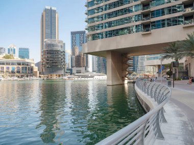 Dubai, Birleşik Arap Emirlikleri, 23 Mart 2023: Dubai Marina View, muhteşem Modern mimari ve Güzel Körfez, Ortadoğu 'da görülebilecek en iyi seyahat yeri, Turizm Konsepti.