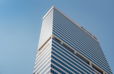 Dubai, Birleşik Arap Emirlikleri, 26 Mart 2023: Bussines körfezindeki Burj khalifa yakınlarındaki Dubai şehir gökdelenlerinin güzel manzarası. Güneşli yaz günü.