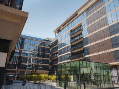 20 Mart 2023, Dubai, BAE: Dubai Şehir Yürüyüşü, Dubai şehir merkezinde bir çok kafe ve restoran ve açık hava perakende kompleksi ile seyahat ve tatil mekanı