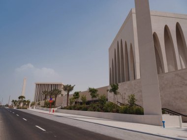 Abu Dabi, BAE - 21 Mart 2023: Abrahamic Aile Evi, burası Saadiyat Adası 'ndaki dinler arası kompleks. Bu olay, İnsan Kardeşliği Belgesi 'nden esinlenilmiştir..