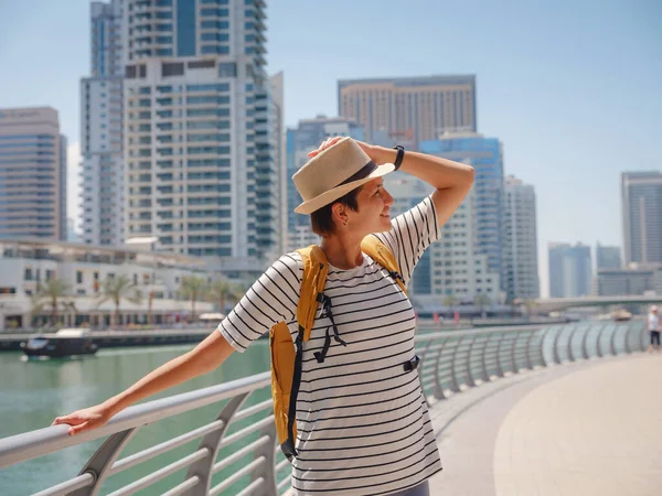 Attractive Traveler Asian Woman Yellow Backgpack Walking Promenade Dubai Marina — Stock Photo, Image