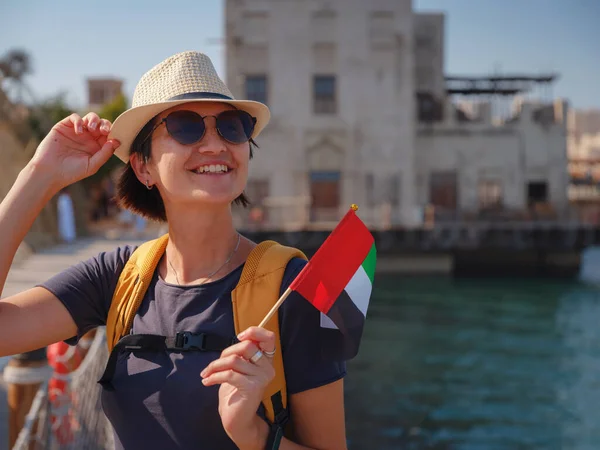 Wycieczka Turystyczna Starego Dubaju Zea Azjatka Turystka Trzymająca Flagę Zea — Zdjęcie stockowe