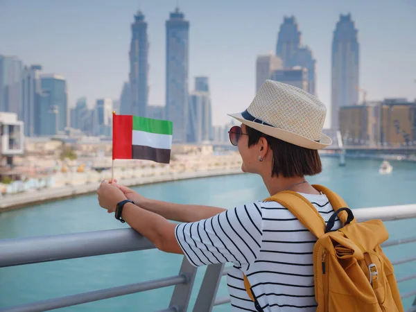 Asian Happy Traveler Woman Hat Yellow Backpack Flag United Arab — Stock Photo, Image