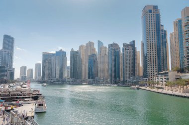 Dubai, Birleşik Arap Emirlikleri, 26 Mart 2023: Dubai Marina View, muhteşem Modern mimari ve Güzel Körfez, Ortadoğu 'da görülebilecek en iyi seyahat yeri, Turizm Konsepti.