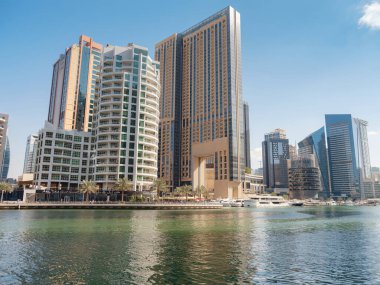 Dubai, Birleşik Arap Emirlikleri, 26 Mart 2023: Dubai Marina View, muhteşem Modern mimari ve Güzel Körfez, Ortadoğu 'da görülebilecek en iyi seyahat yeri, Turizm Konsepti.