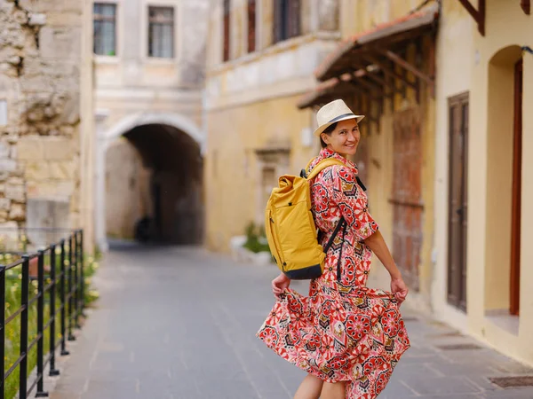 Young Asian Woman Red Dress Backpack Walks Looks Cozy Narrow — Stock Photo, Image