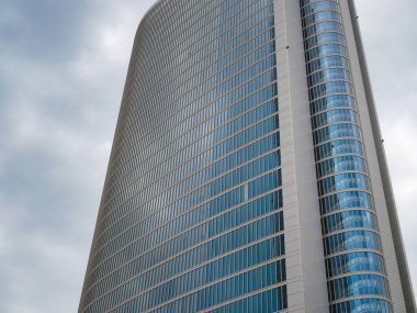 Abu Dabi 'nin gökdelenlerinin yağmurdan önceki güzel manzarası..