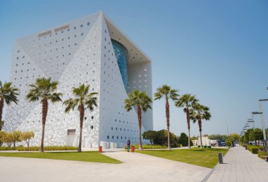 20 Mart 2023, Dubai, BAE: Yeşil gezegen Dubai 'de benzersiz bir ekolojik sistemdir. Meeras 'ın Şehir Yürüyüşü' nde. Kapalı alandaki tropikal yağmur ormanları ve egzotik hayvanlarla dolu bir kubbe.