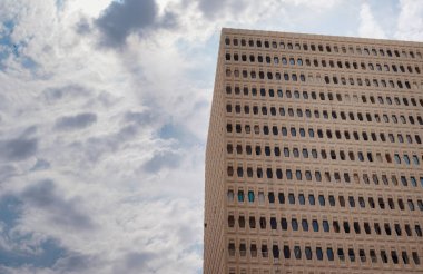 Abu Dabi 'nin gökdelenlerinin yağmurdan önceki güzel manzarası..