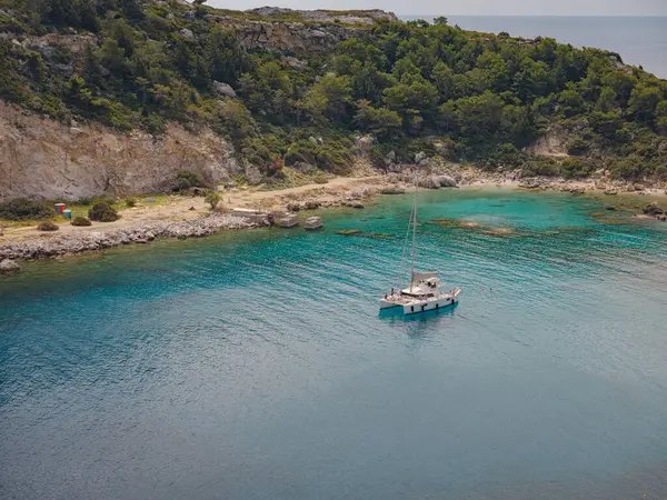 Anthony Quinn Baai Met Kristalhelder Water Luxurios Jacht Rhodos Eiland — Stockfoto
