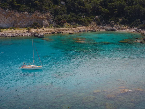 Anthony Quinn Baai Met Kristalhelder Water Luxurios Jacht Rhodos Eiland — Stockfoto
