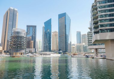 Dubai, Birleşik Arap Emirlikleri, 26 Mart 2023: Dubai Marina View, muhteşem Modern mimari ve Güzel Körfez, Ortadoğu 'da görülebilecek en iyi seyahat yeri, Turizm Konsepti.