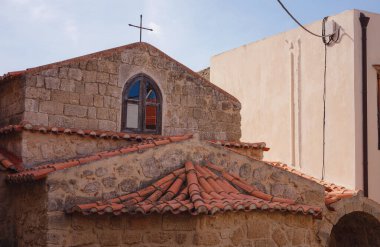 Eski Rodos kasabasındaki antik Yunan kilisesi. Yunanistan 'a seyahat, Akdeniz adaları Rodos.