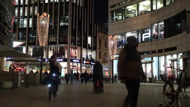 Düsseldorf Německo Prosince 2022 Vánoční Atmosféra Ulici Düsseldorf Pozdní Večerní — Stock video