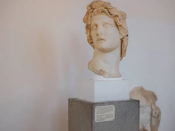 ロードス ギリシャ 2023年4月21日 ローズタウン考古学博物館 立体彫像の詳細や博物館の他の展示品について — ストック写真