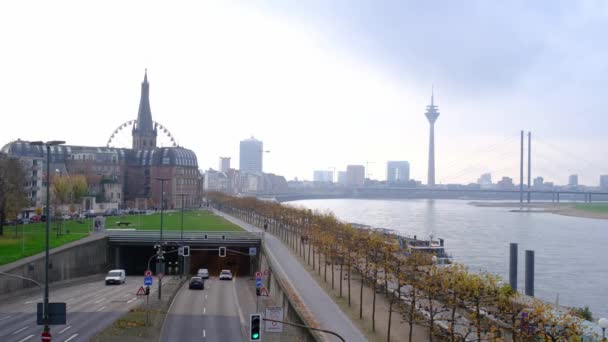Dusseldorf Alemania Imagen Panorámica Del Paisaje Urbano Ribera Del Río — Vídeos de Stock