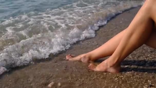 Sommarstämning Avkoppling Vid Havet Turkiska Rivieran Oigenkännlig Smal Kvinna Som — Stockvideo
