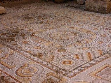 Rodos, Yunanistan - 21 Nisan 2023: Rodos Arkeoloji Müzesi. Efsanevi elementleri olan güzel antika camiiler.