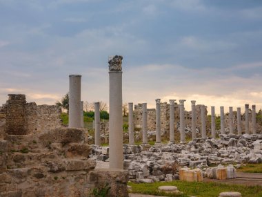 Türkiye 'nin Antalya kıyısındaki Antik Kente düşük turizm sezonunda seyahat.