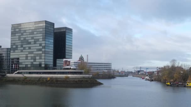 Media Port Medienhafen Dusseldorf Sobre Río Rhein Invierno Día Nublado — Vídeos de Stock