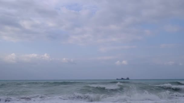 Carga Navios Mar Mediterrâneo Tempestuoso Perto Costa Antalya Turquia Porto — Vídeo de Stock