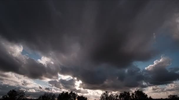 Zeitraffer Von Wolken Die Sich Himmel Bewegen Tagsüber Nahaufnahme Abends — Stockvideo
