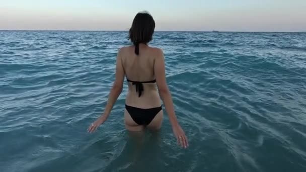 Sommerstimmung Entspannung Meer Der Türkischen Riviera Slow Junge Asiatin Schwarzen — Stockvideo