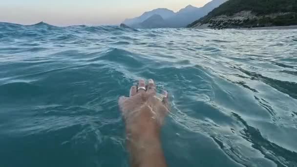 Sommerstimmung Entspannung Meer Der Türkischen Riviera Das Meer Berühren Hautnah — Stockvideo