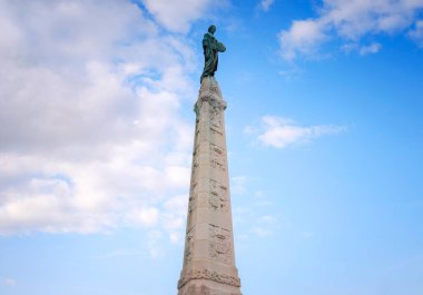 Frankfurt am Main, Almanya - 5 Mayıs 2023: Paulskirche Meydanı Parlamentonun ilk oturumlarına ev sahipliği yapan ve şimdi konser ve sergilere ev sahipliği yapan tuğla kilise.