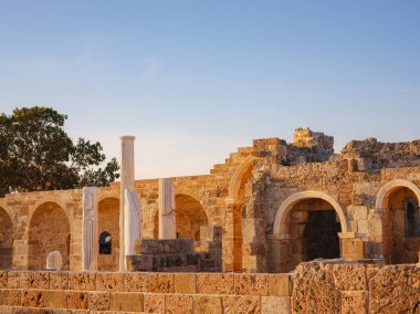 Türkiye 'nin Antalya kıyısındaki Antik Kenti' ne düşük turizm sezonunda gitmek. Antik çağlardaki en önemli liman şehri Pamphylia 'ydı..