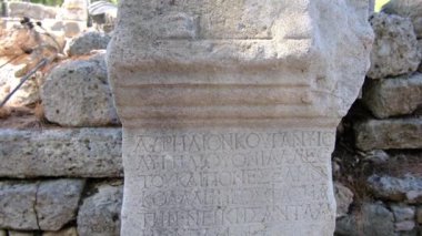 Antika, Akdeniz 'in eski şehir Phaselis Türkiye' sini harabeye çevirdi. Phaselis ya da Faselis, antik Lycia kıyısında bir Yunan ve Roma kentidir. Harabeleri modern Tekirova kentinin kuzeyinde yer almaktadır.