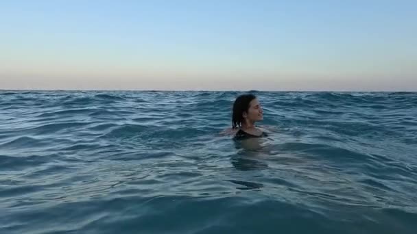 Ambiance Estivale Détente Bord Mer Sur Riviera Turque Asiatique Jeune Clip Vidéo
