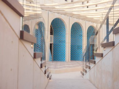 Kültür Vakfı 'nın dış görünüşü, Abu Dabi' deki Qasr Al Hosn Kalesi 'ndeki Arap Kültürü' nü ön plana çıkaran bir müze ve sergi salonu.