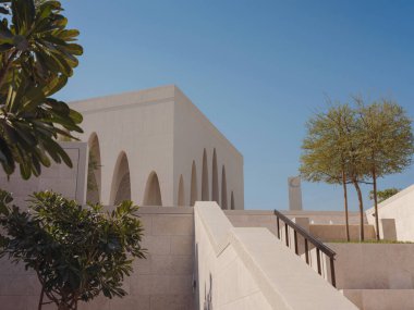 Abu Dabi, Birleşik Arap Emirlikleri - 13 Ocak 2024: The Abrahamic Family House 'daki cami, bir kilise ve Abu Dabi' deki Saadiyat Kültür Bölgesi 'ndeki bir sinagogu kapsar.